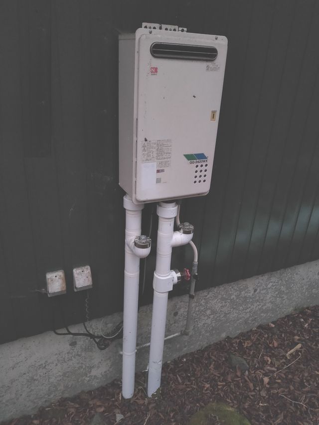 ガス給湯器と凍結防止用電熱線